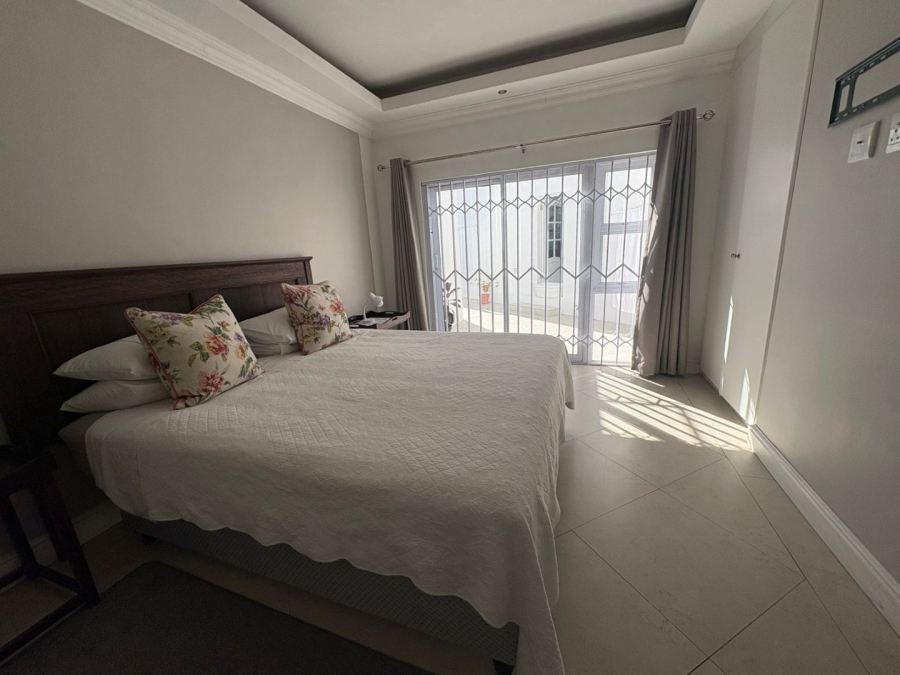 To Let 2 Bedroom Property for Rent in Camps Bay Western Cape